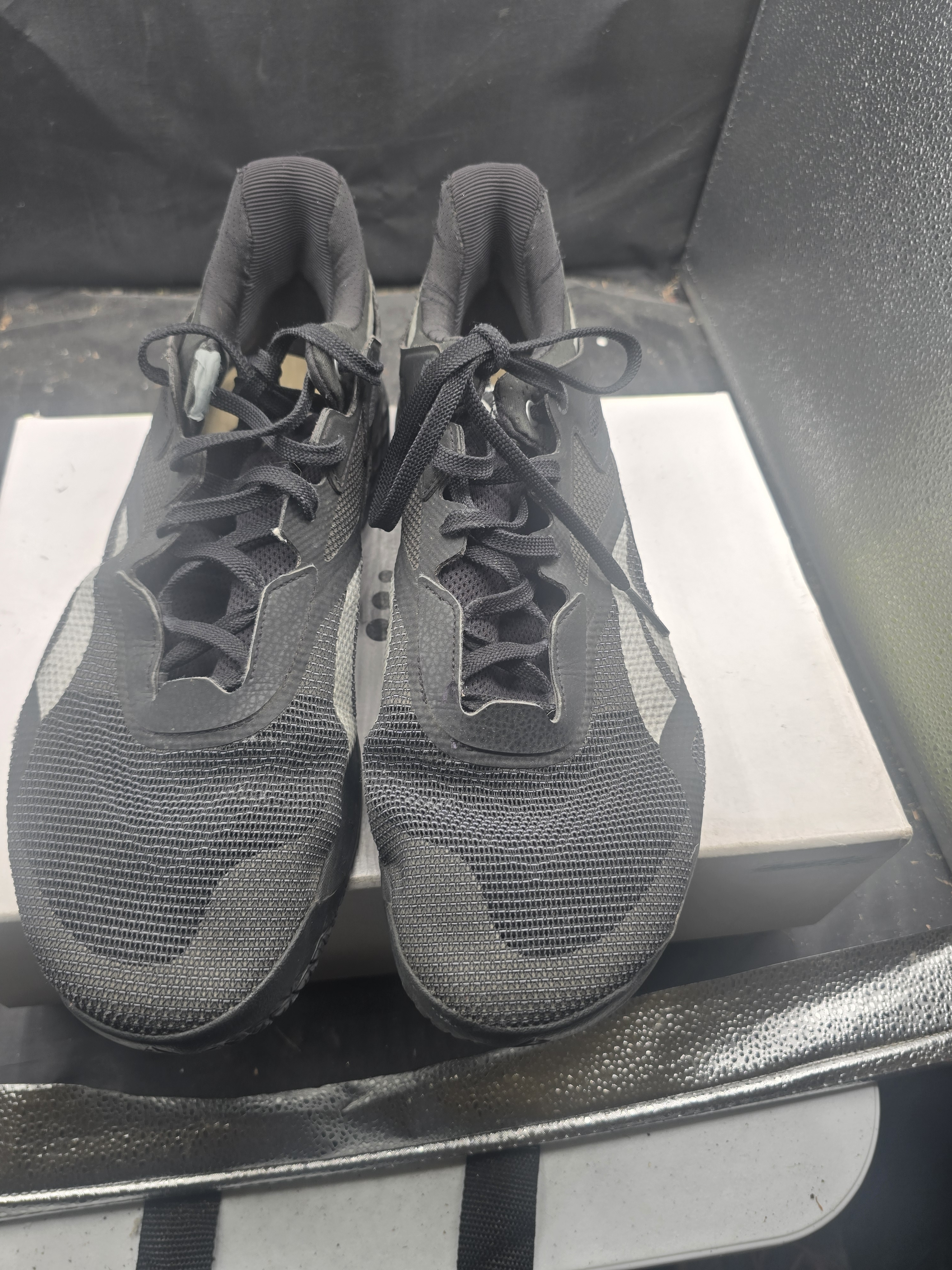 Reebok Men's Black And Gray Lightweight Training Sneakers